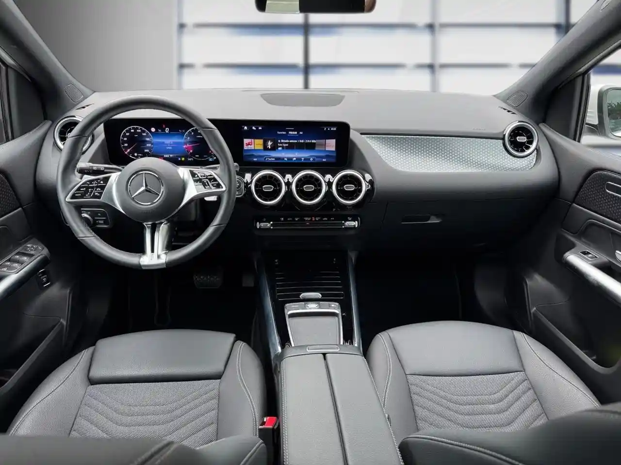 Mercedes-Benz B 180