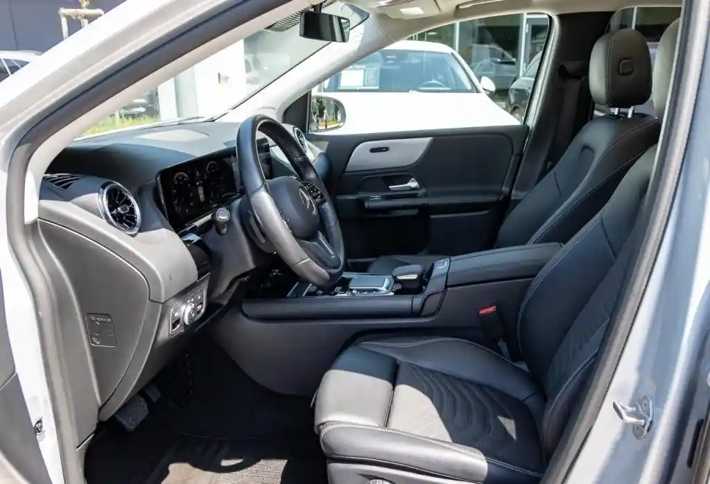 Mercedes-Benz B 180