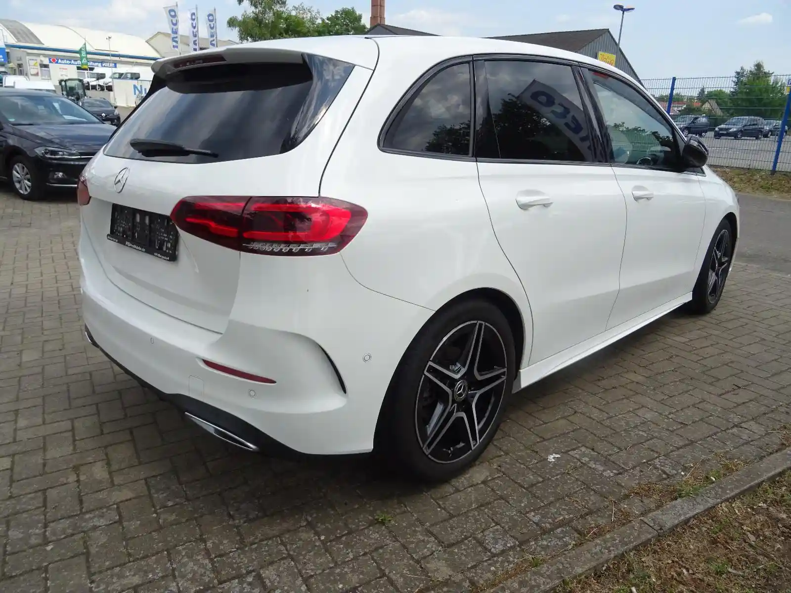 Mercedes-Benz B 180