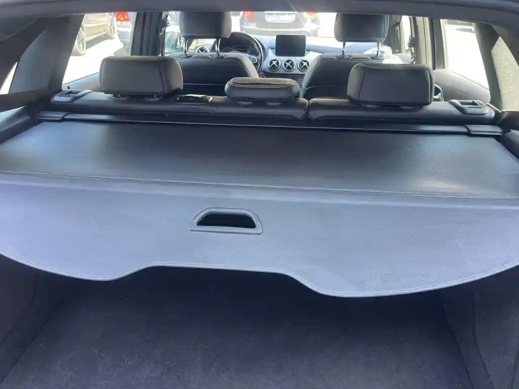 Mercedes-Benz B 180
