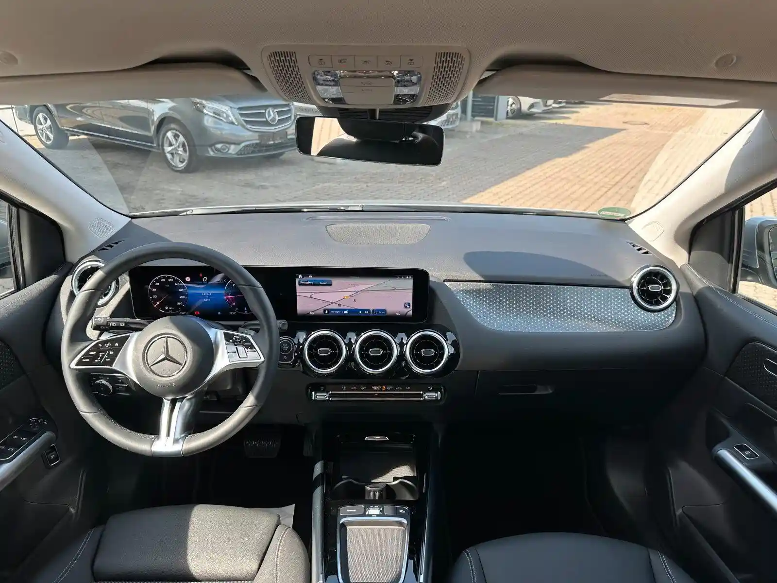 Mercedes-Benz B 180