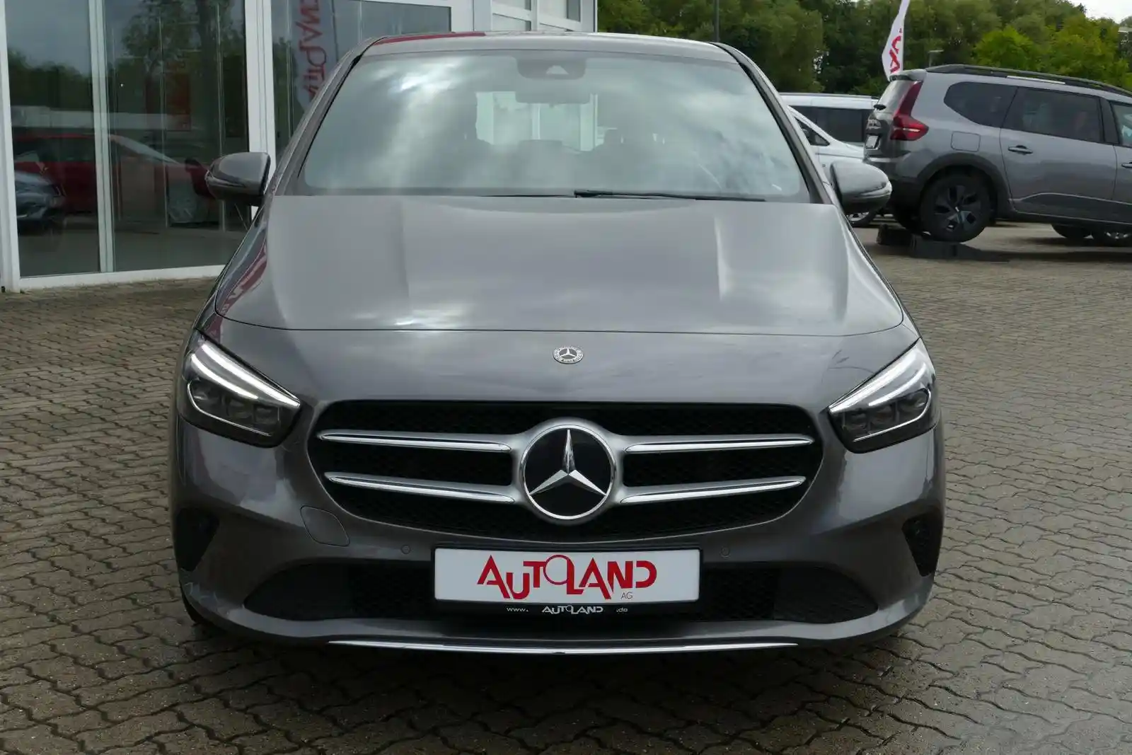Mercedes-Benz B 180