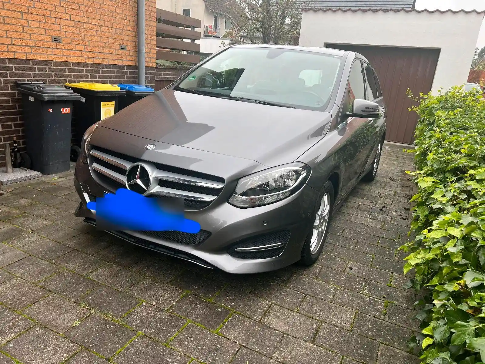 Mercedes-Benz B 180