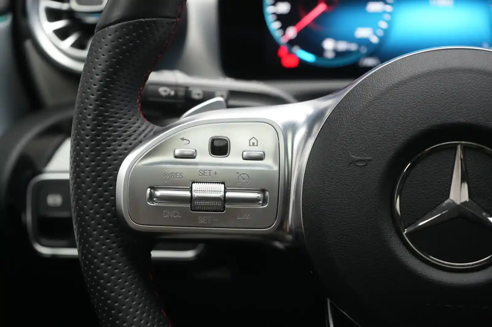 Mercedes-Benz A 220