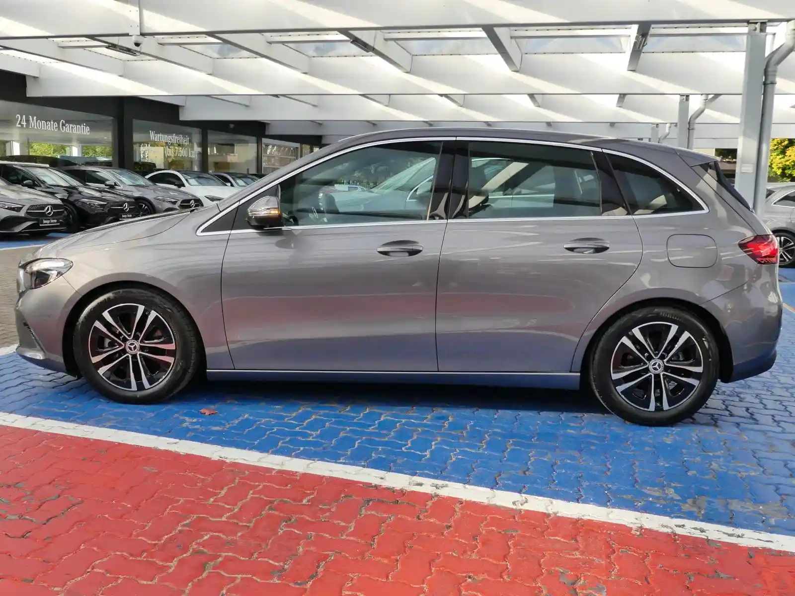 Mercedes-Benz B 180