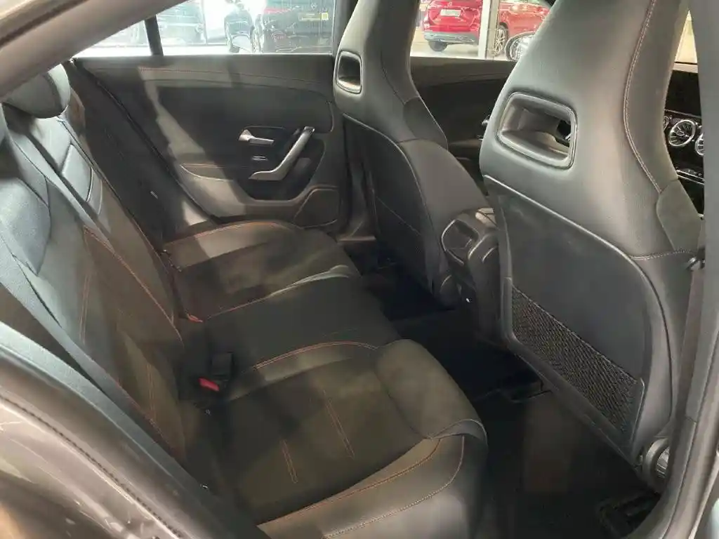 Mercedes-Benz CLA 200