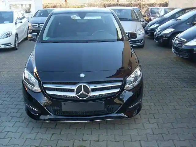 Mercedes-Benz B 180