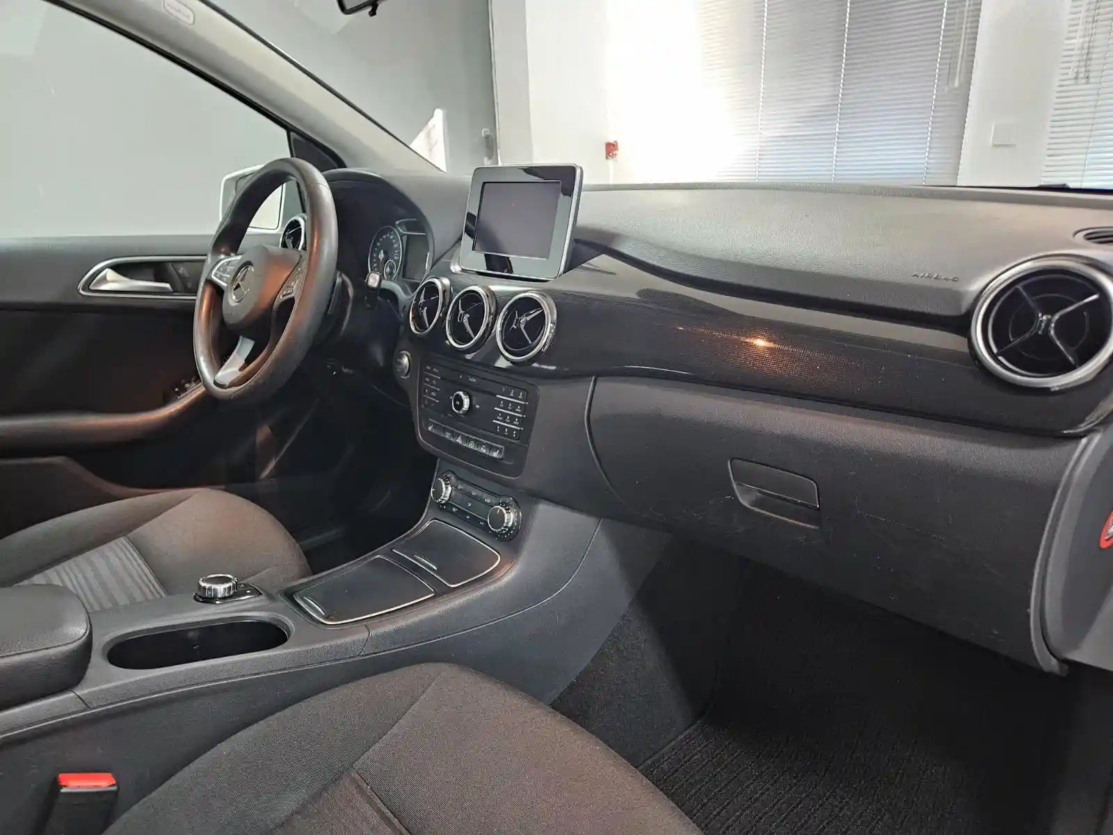 Mercedes-Benz B 180