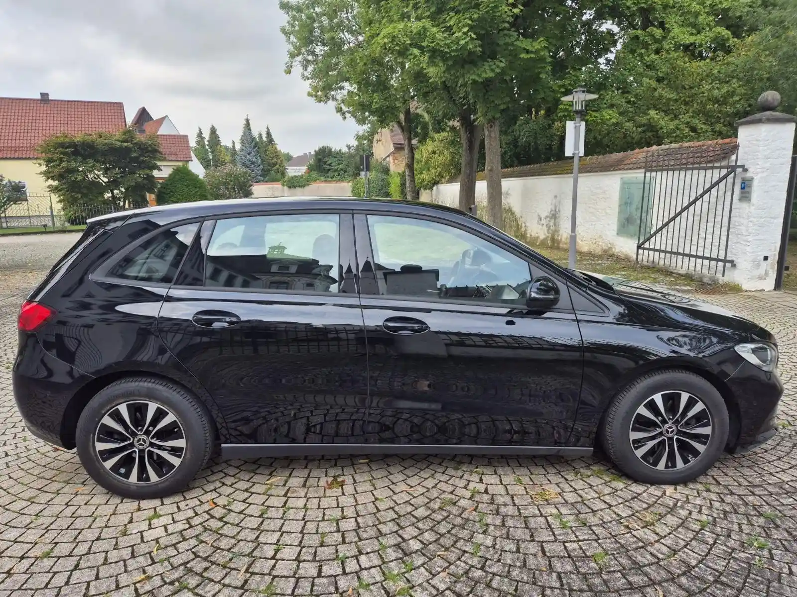 Mercedes-Benz B 180