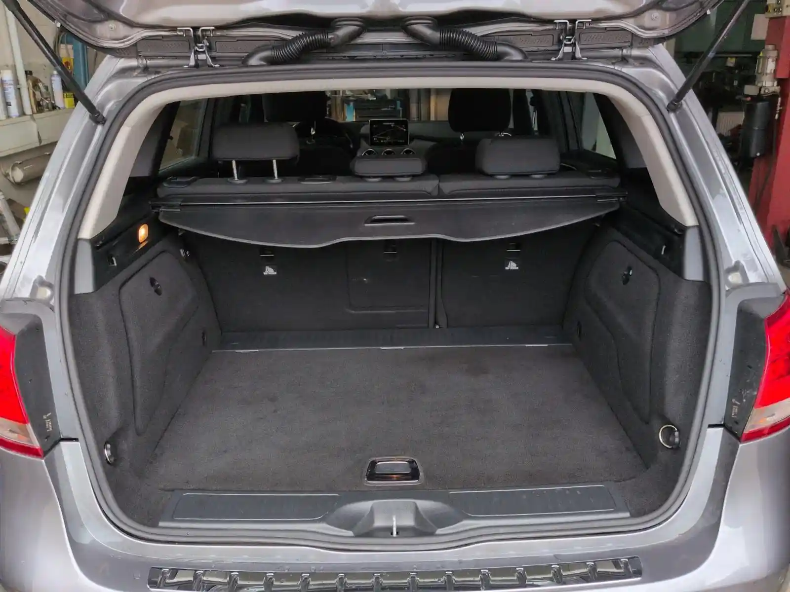 Mercedes-Benz B 180
