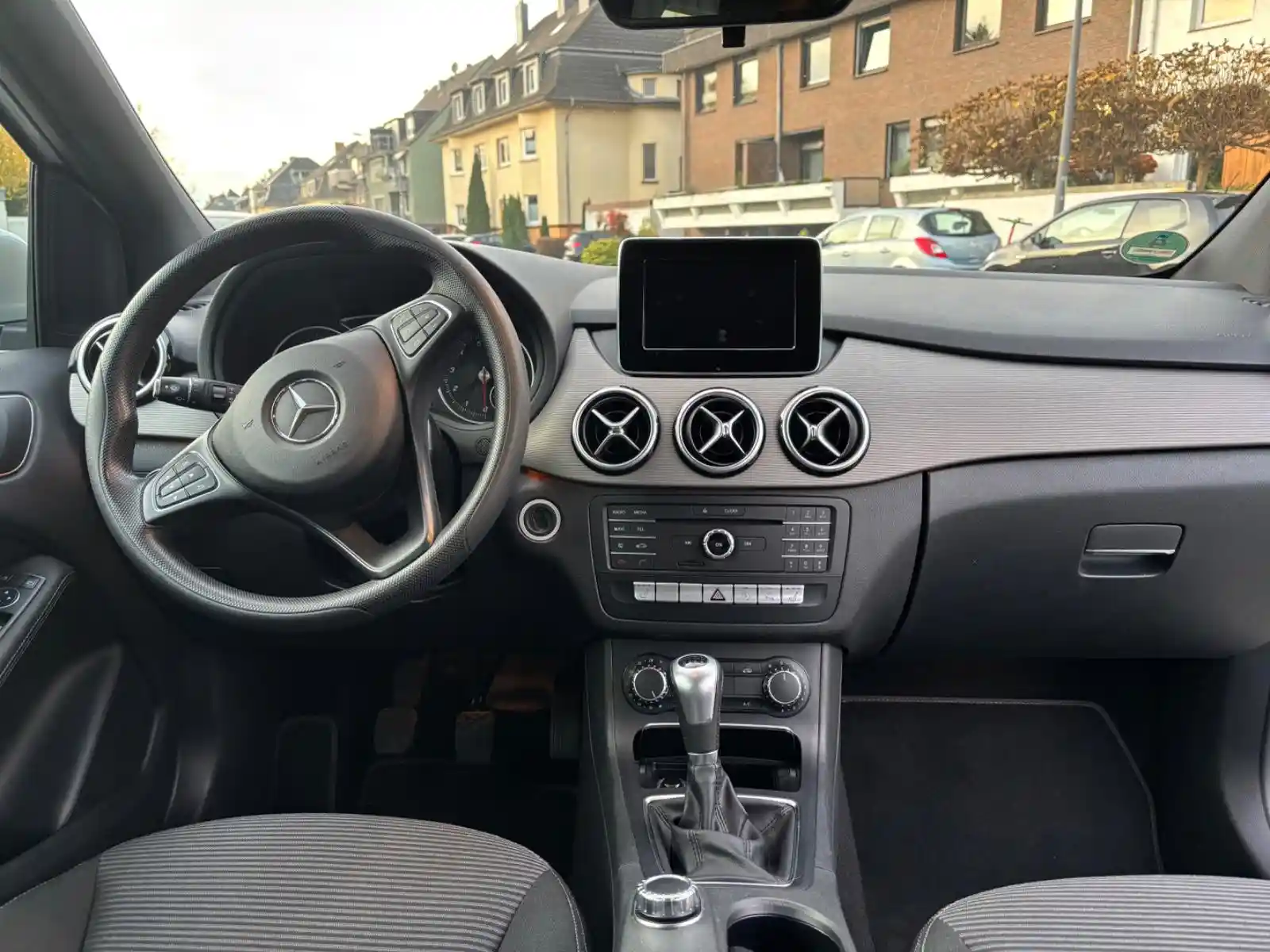 Mercedes-Benz B 180