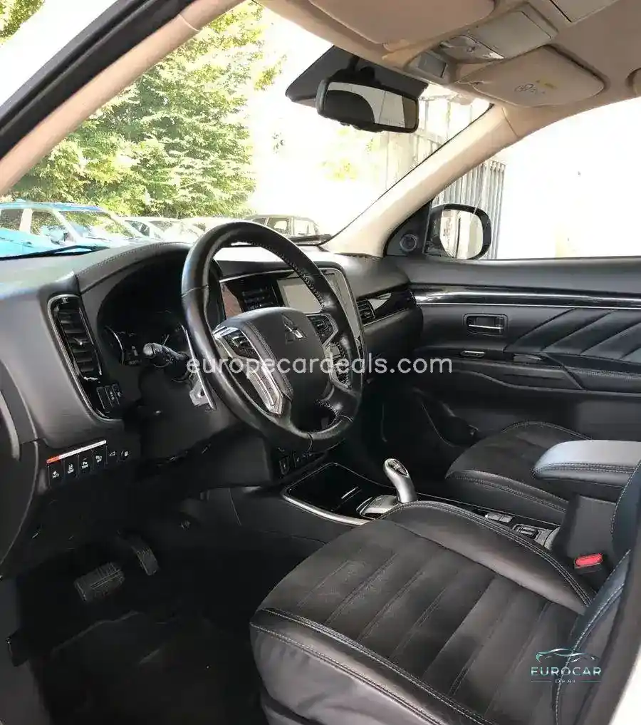 Mitsubishi Plug-in Hybrid Outlander