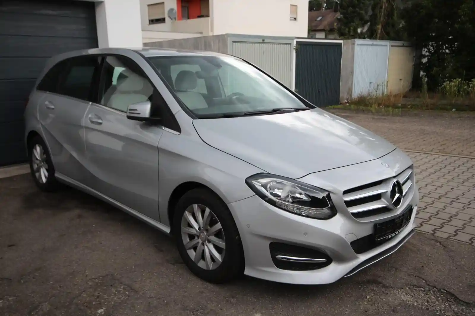 Mercedes-Benz B 200