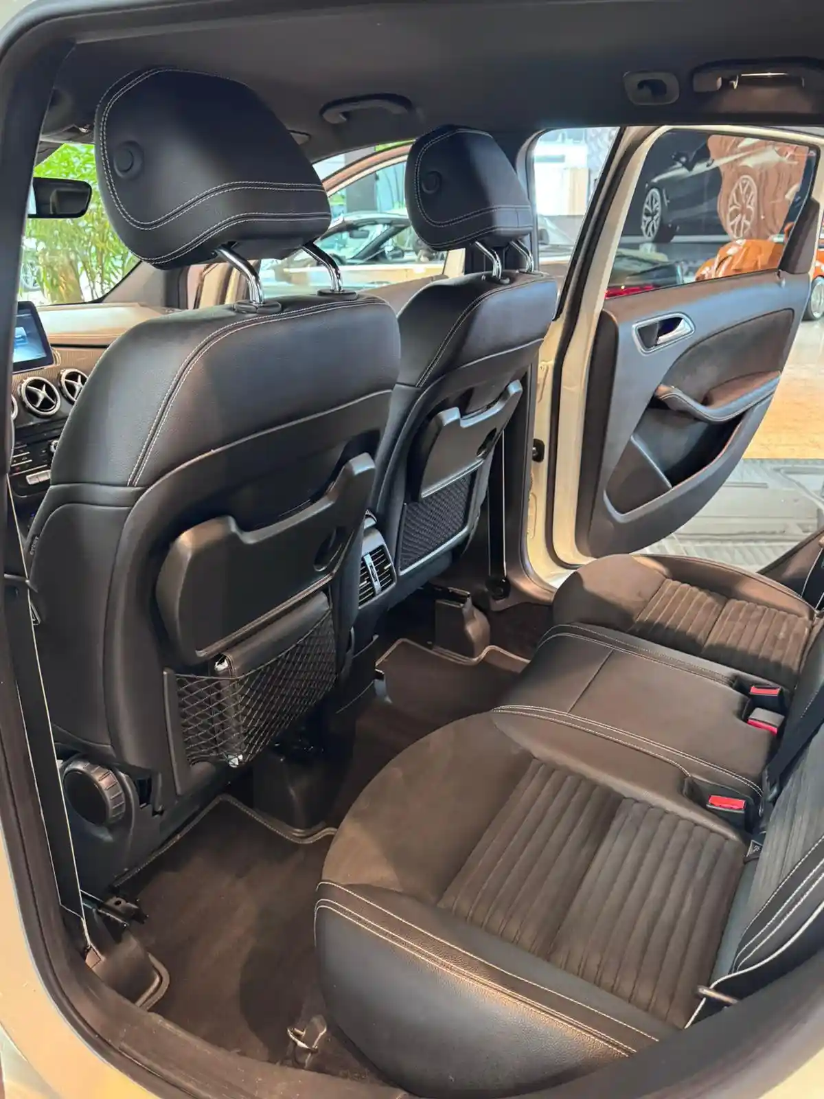 Mercedes-Benz B 220
