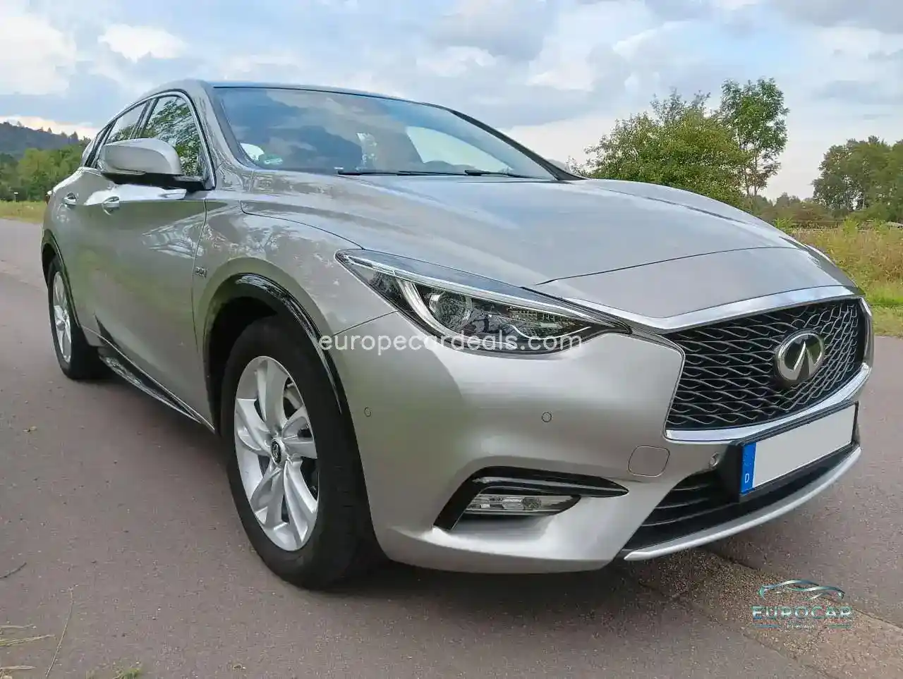 Infiniti Q30