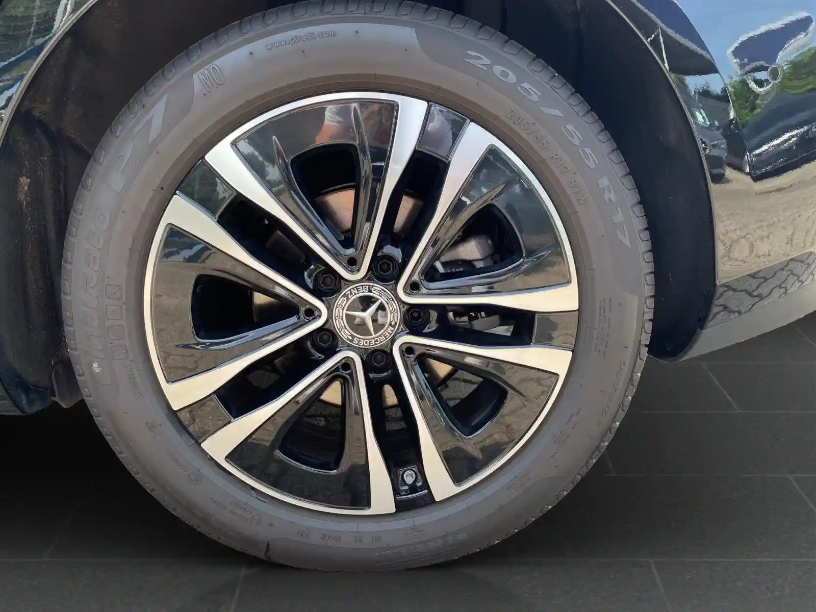 Mercedes-Benz B 180