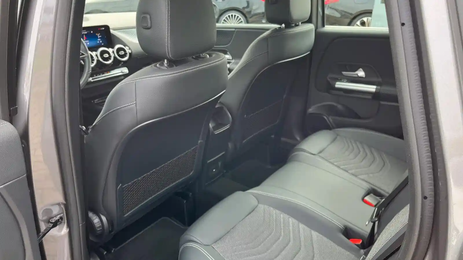 Mercedes-Benz B 180
