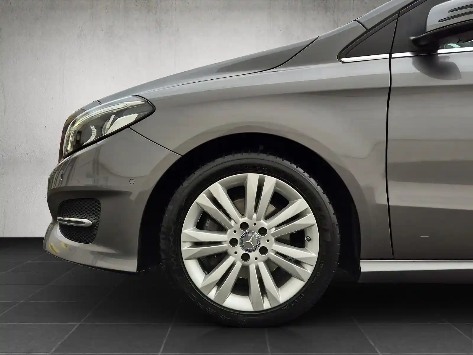 Mercedes-Benz B 200