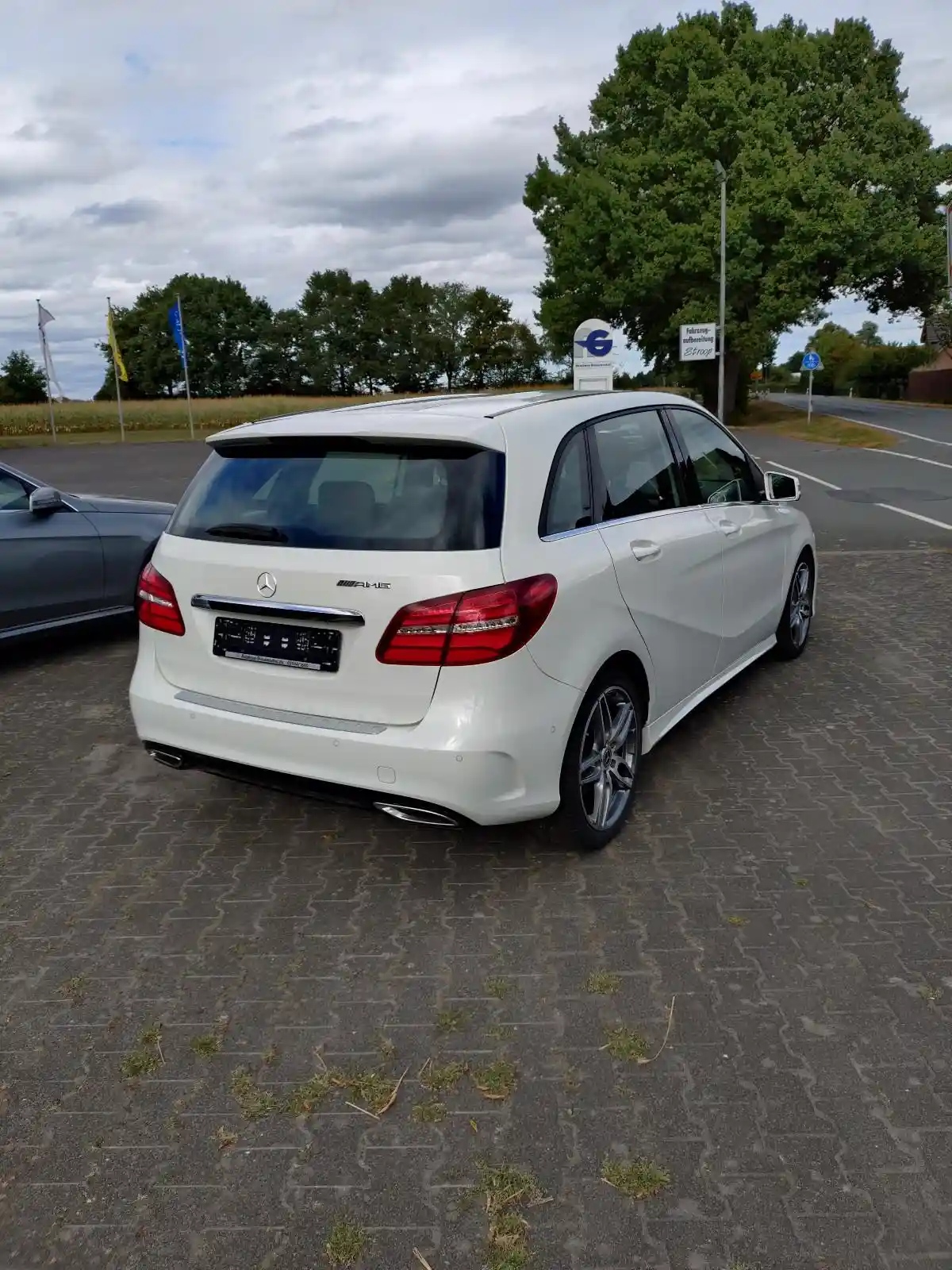Mercedes-Benz B 180