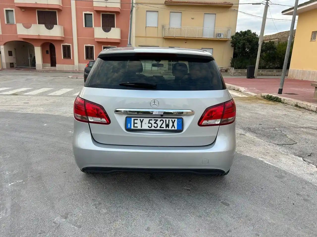 Mercedes-Benz B 180