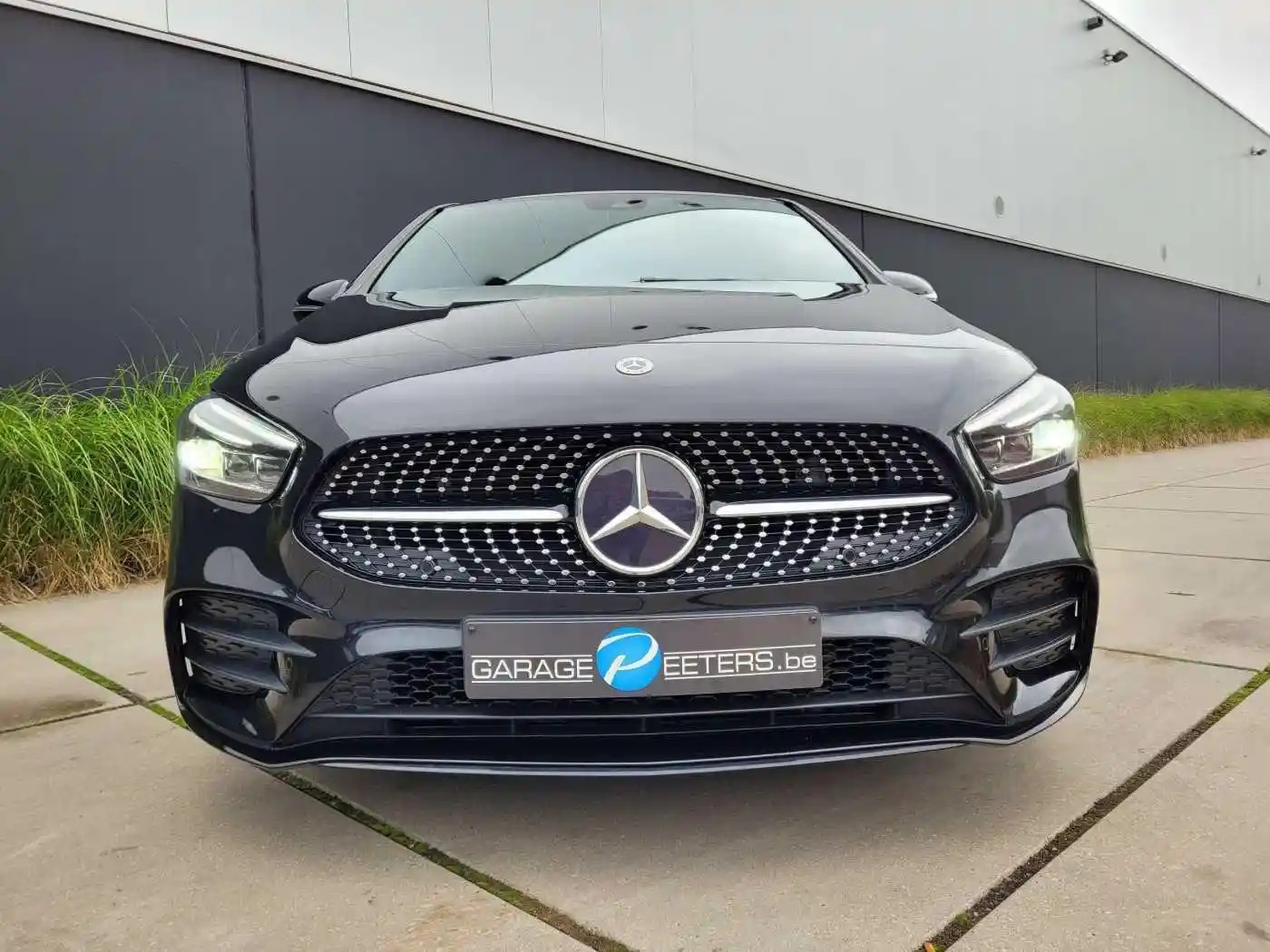 Mercedes-Benz B 180