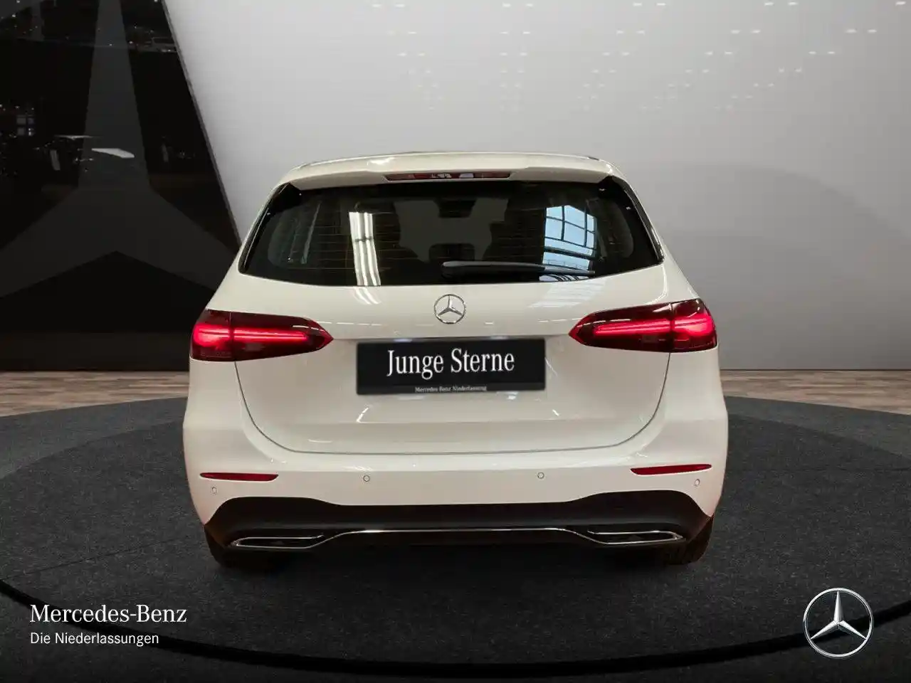 Mercedes-Benz B 180