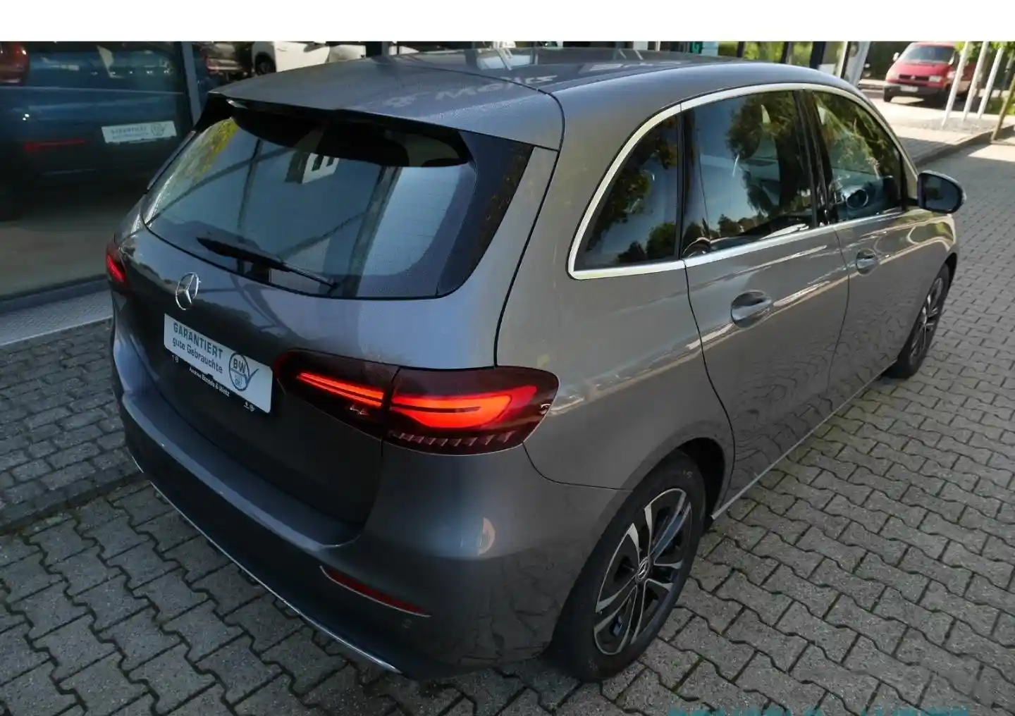 Mercedes-Benz B 180
