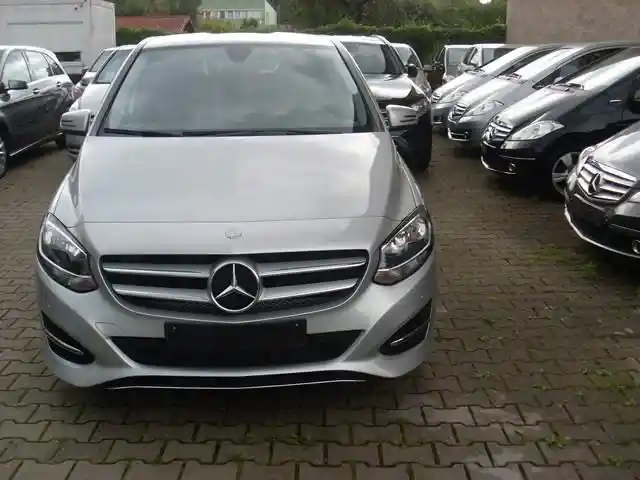 Mercedes-Benz B 180
