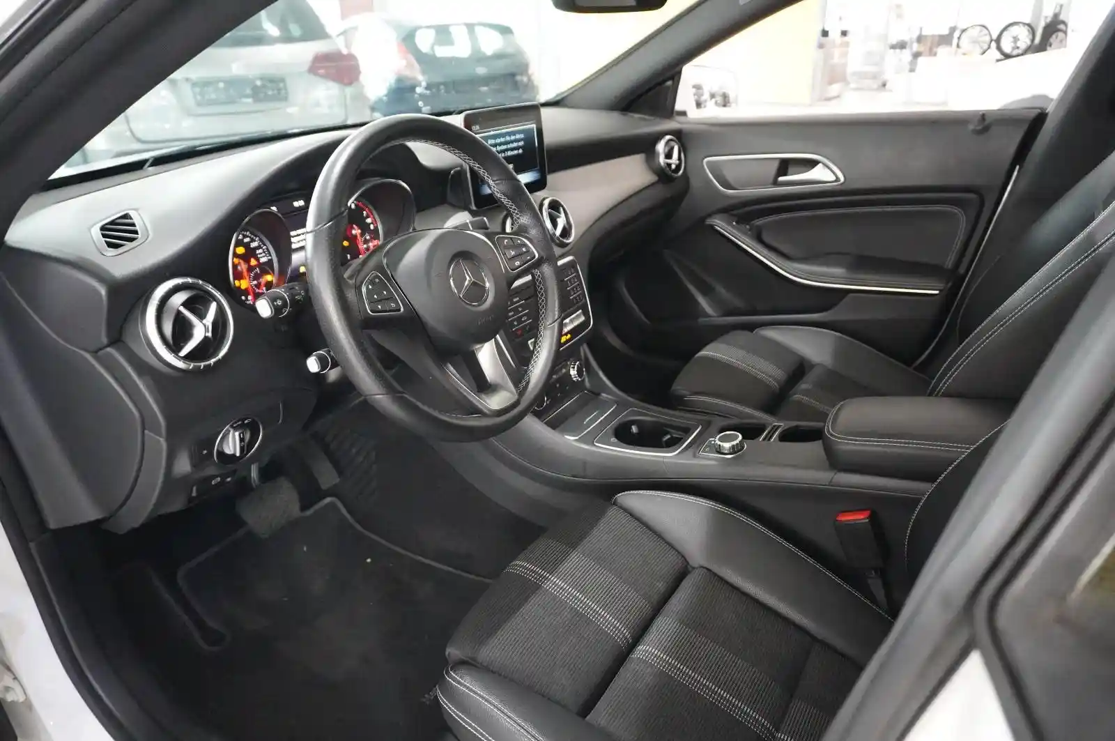 Mercedes-Benz CLA 200