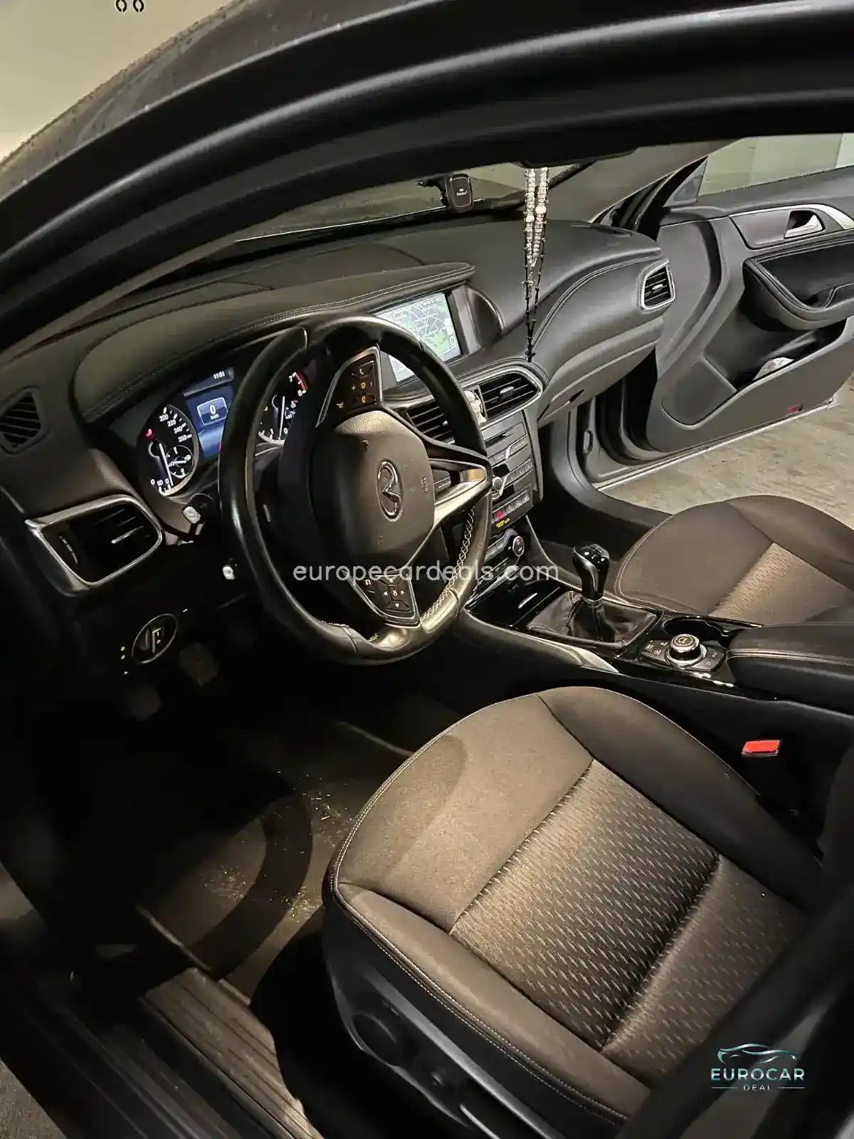 Infiniti Q30