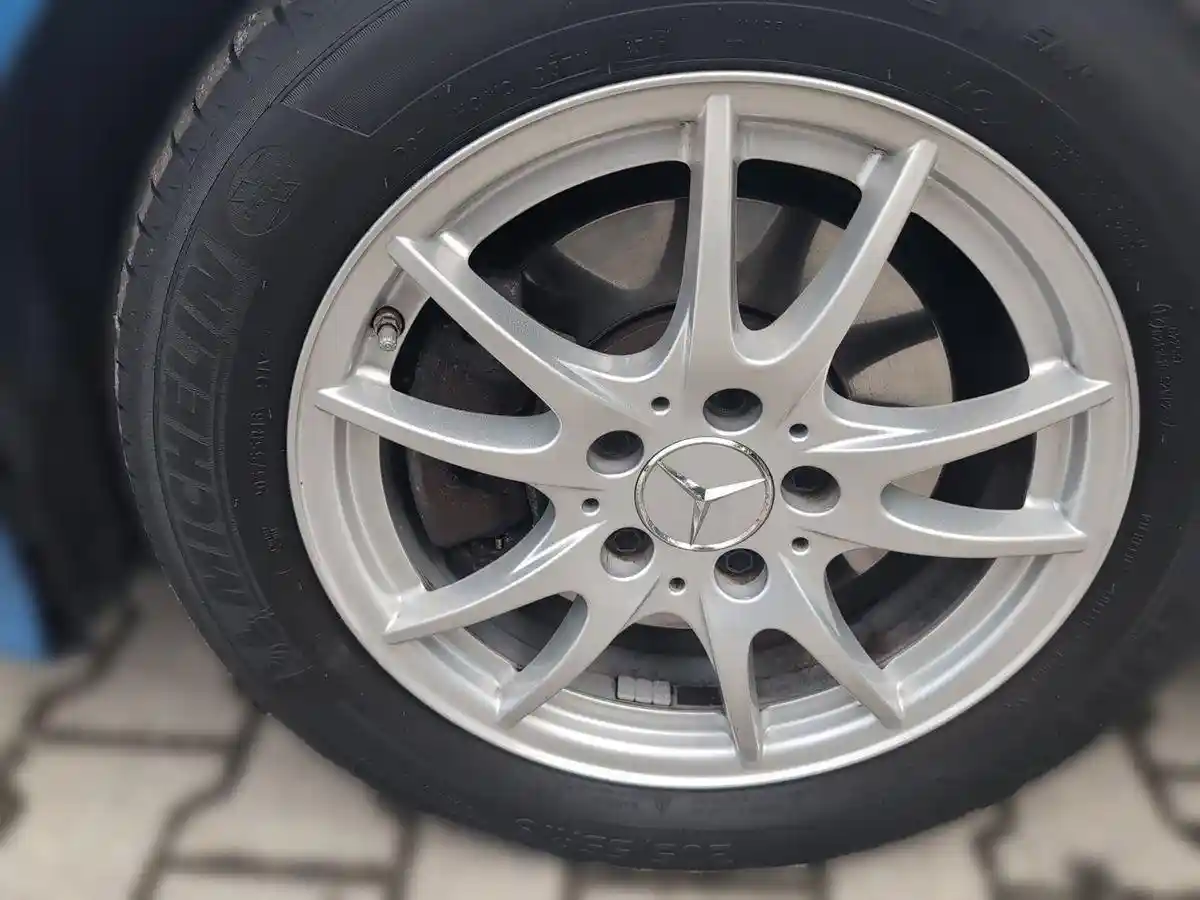 Mercedes-Benz B 220
