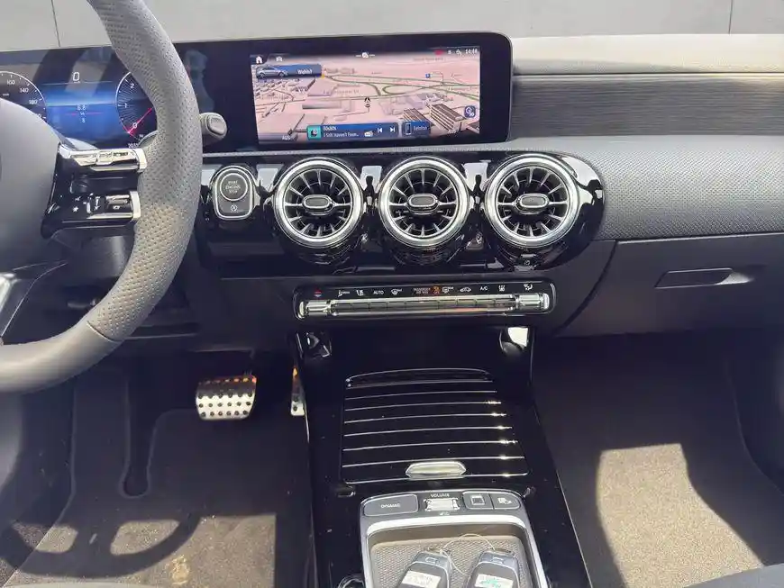Mercedes-Benz A 200