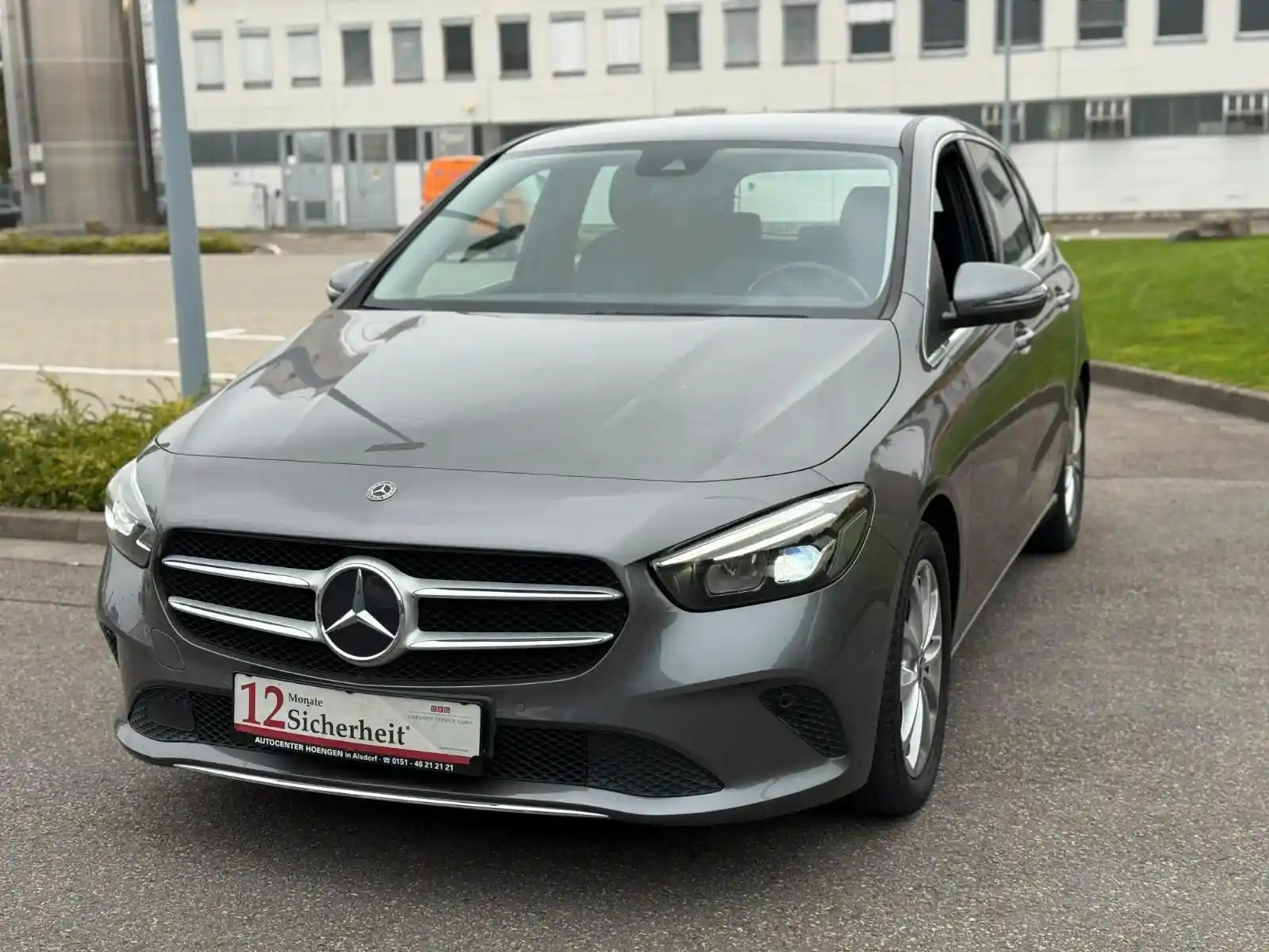 Mercedes-Benz B 180