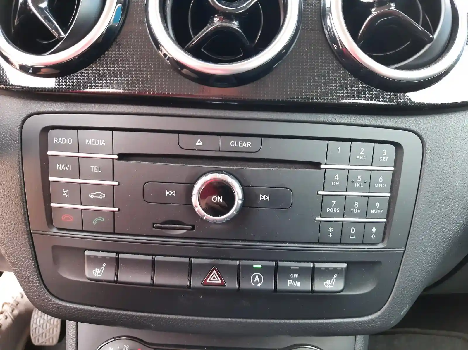 Mercedes-Benz B 180