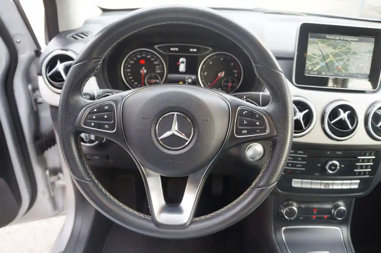 Mercedes-Benz B 180