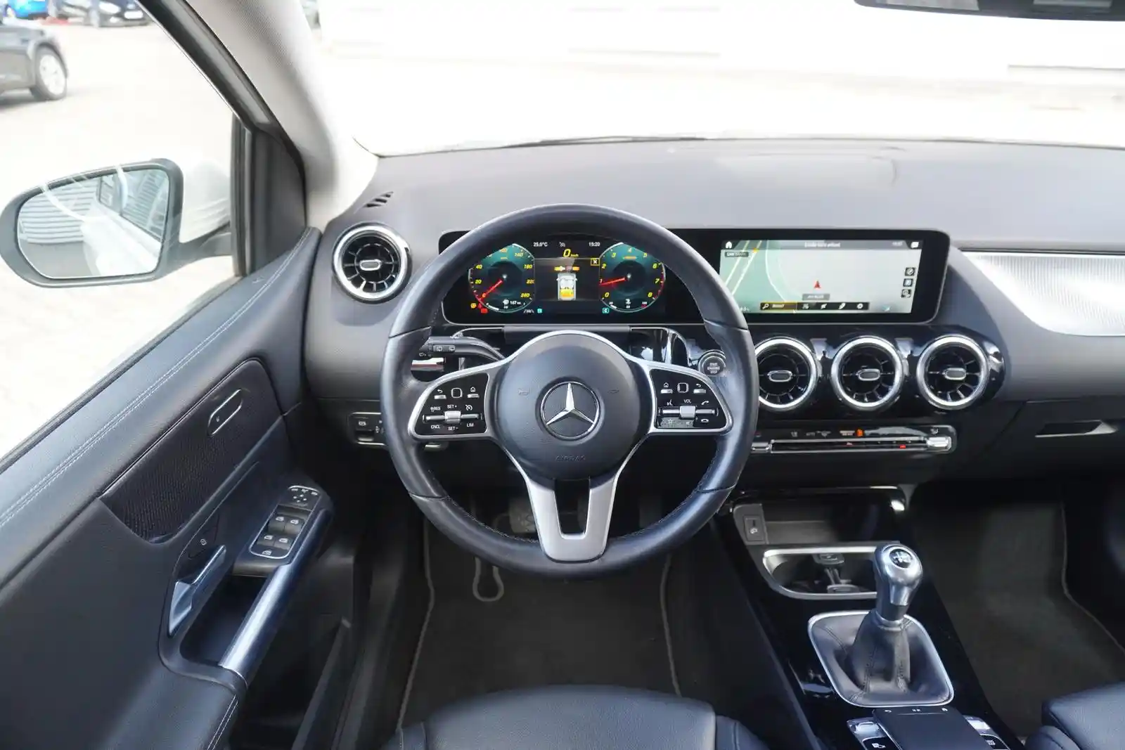 Mercedes-Benz B 180