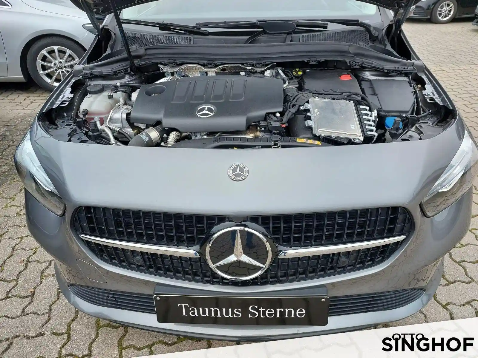 Mercedes-Benz B 220