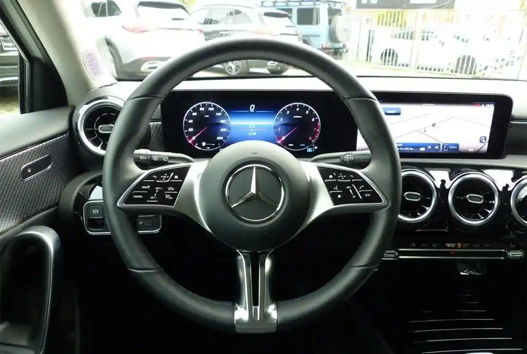Mercedes-Benz A 180