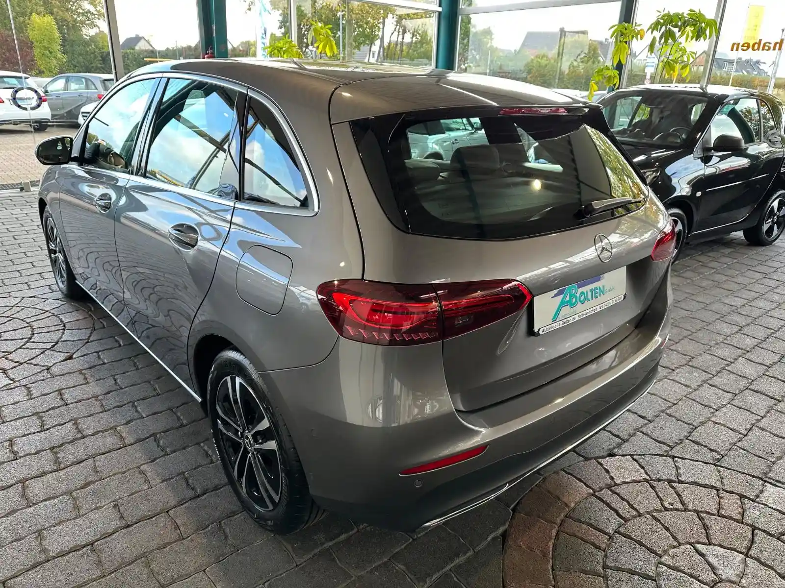 Mercedes-Benz B 180