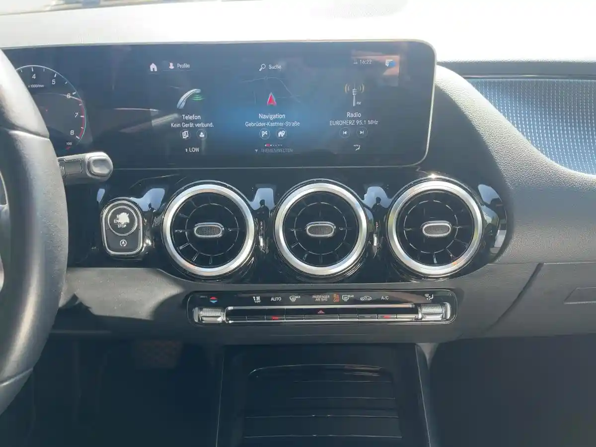 Mercedes-Benz B 220