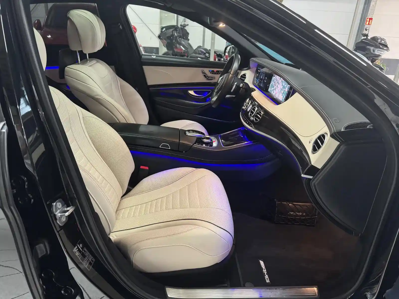 Mercedes-Benz S 560