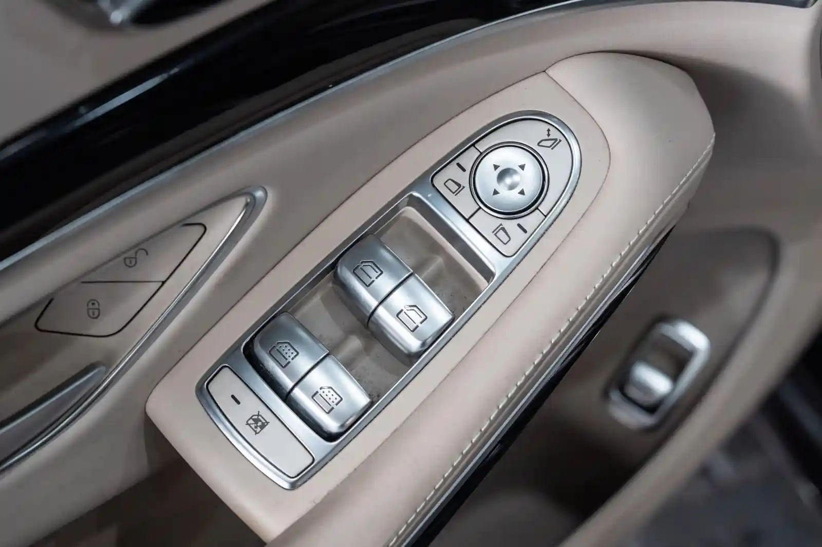 Mercedes-Benz S 560