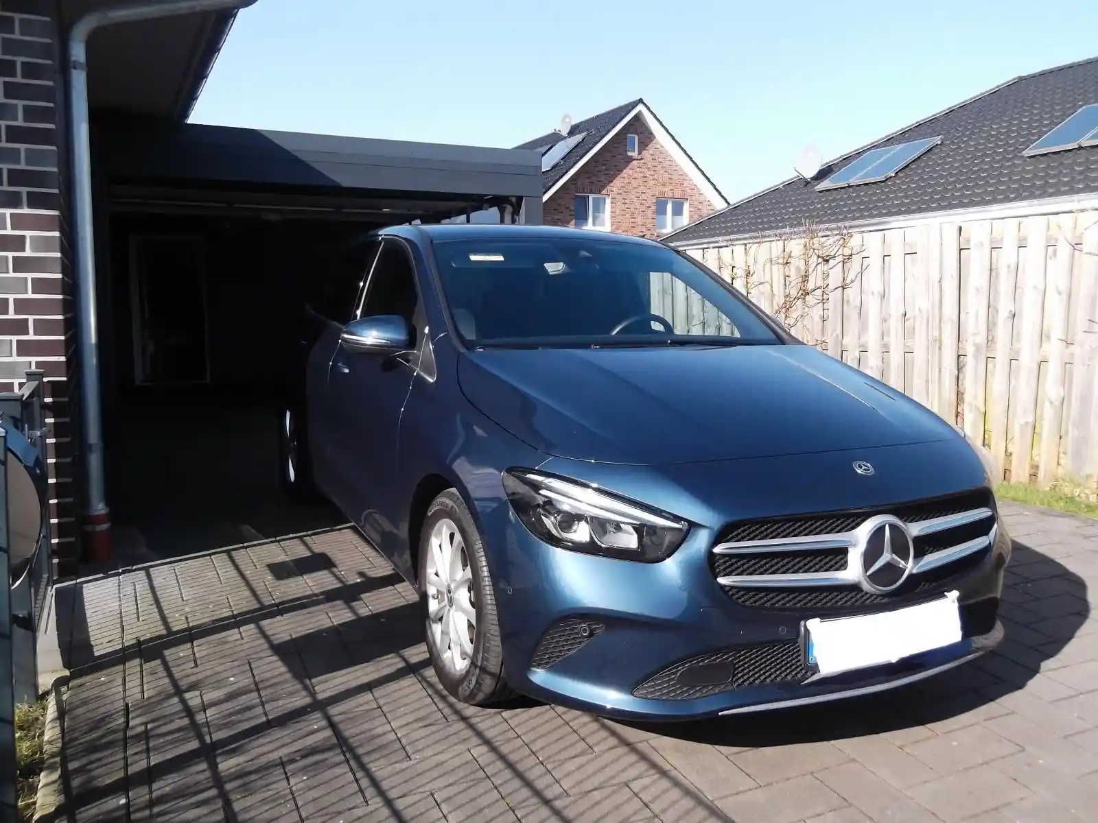 Mercedes-Benz B 180