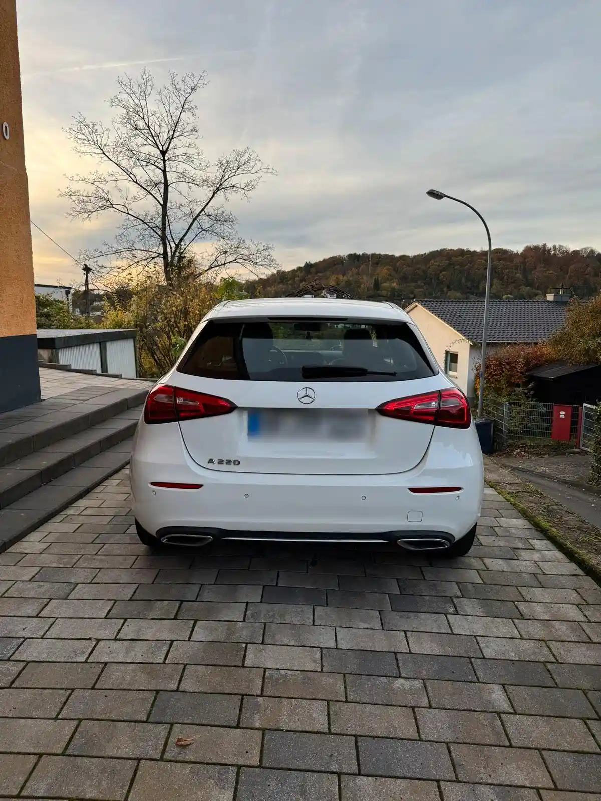 Mercedes-Benz A 220