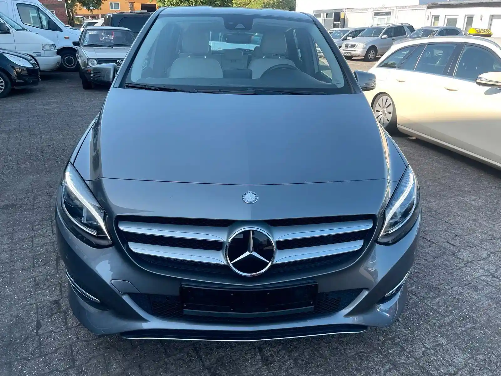 Mercedes-Benz B 220