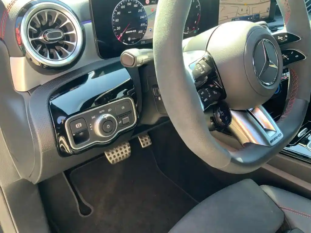 Mercedes-Benz CLA 45 AMG