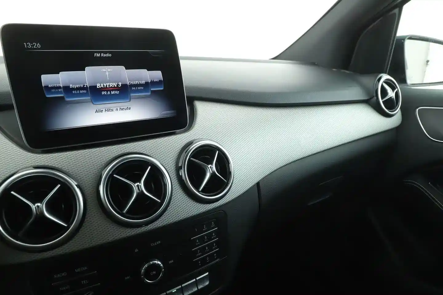 Mercedes-Benz B 200