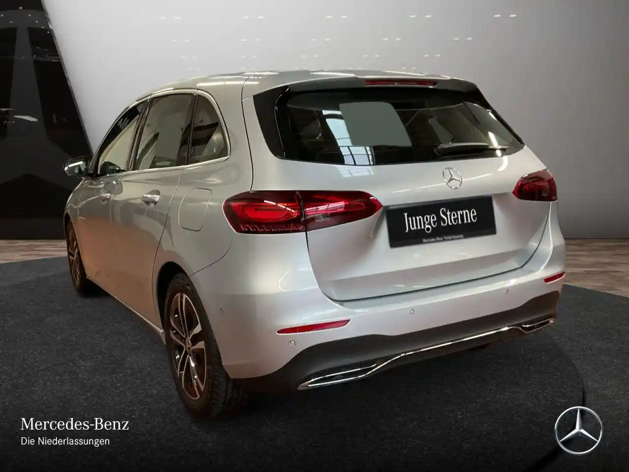 Mercedes-Benz B 180