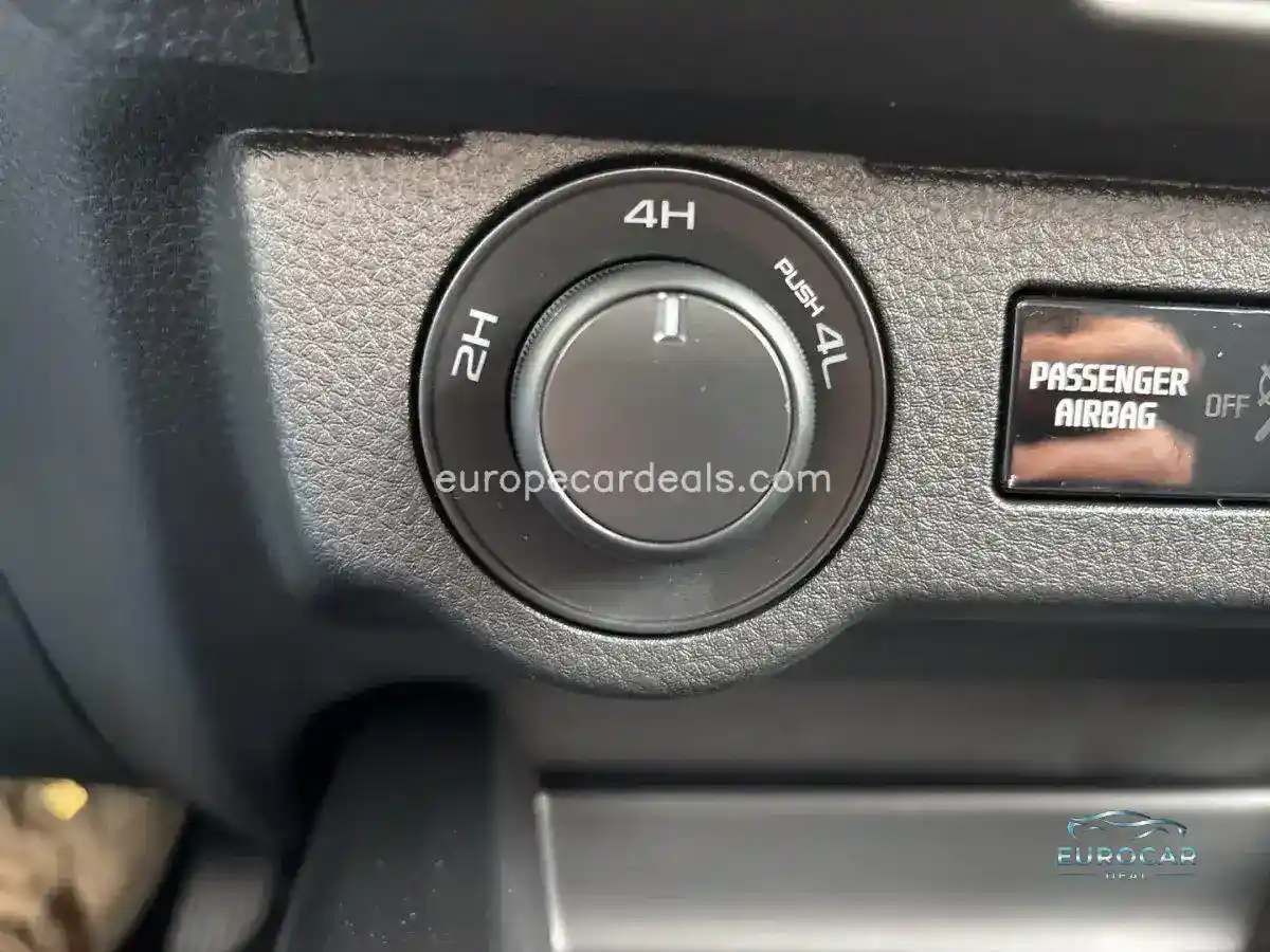 Double Cab 4X4 L A/T MY2025
