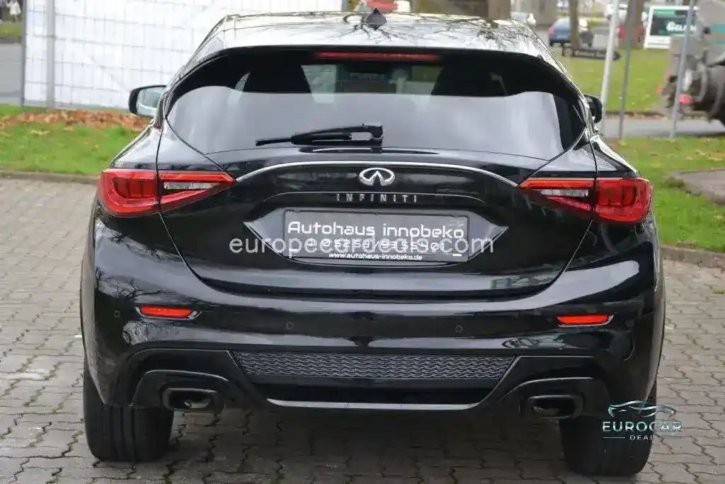 Infiniti Q30